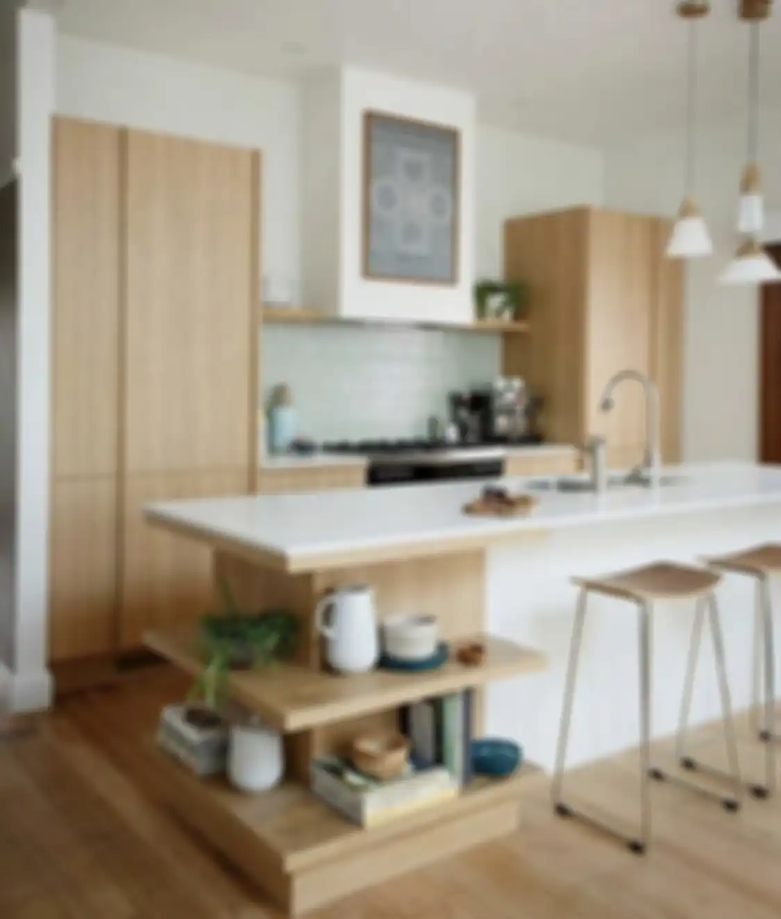 Inilah trik manjur yang sering terabaikan untuk membuat desain dapur sempit terlihat luas. foto hasilnya bikin pangling.
