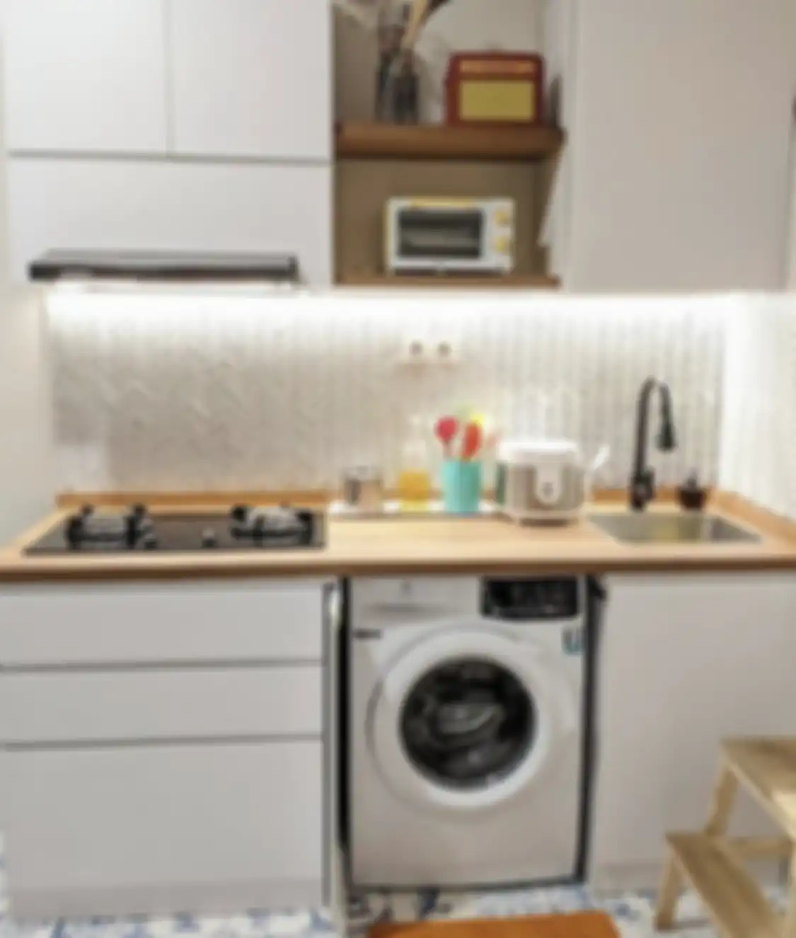 Inilah cara desain dapur kecil yang cocok buat rumah type 36. Foto hasilnya sampai mencuri perhatian banyak pemilik rumah. 