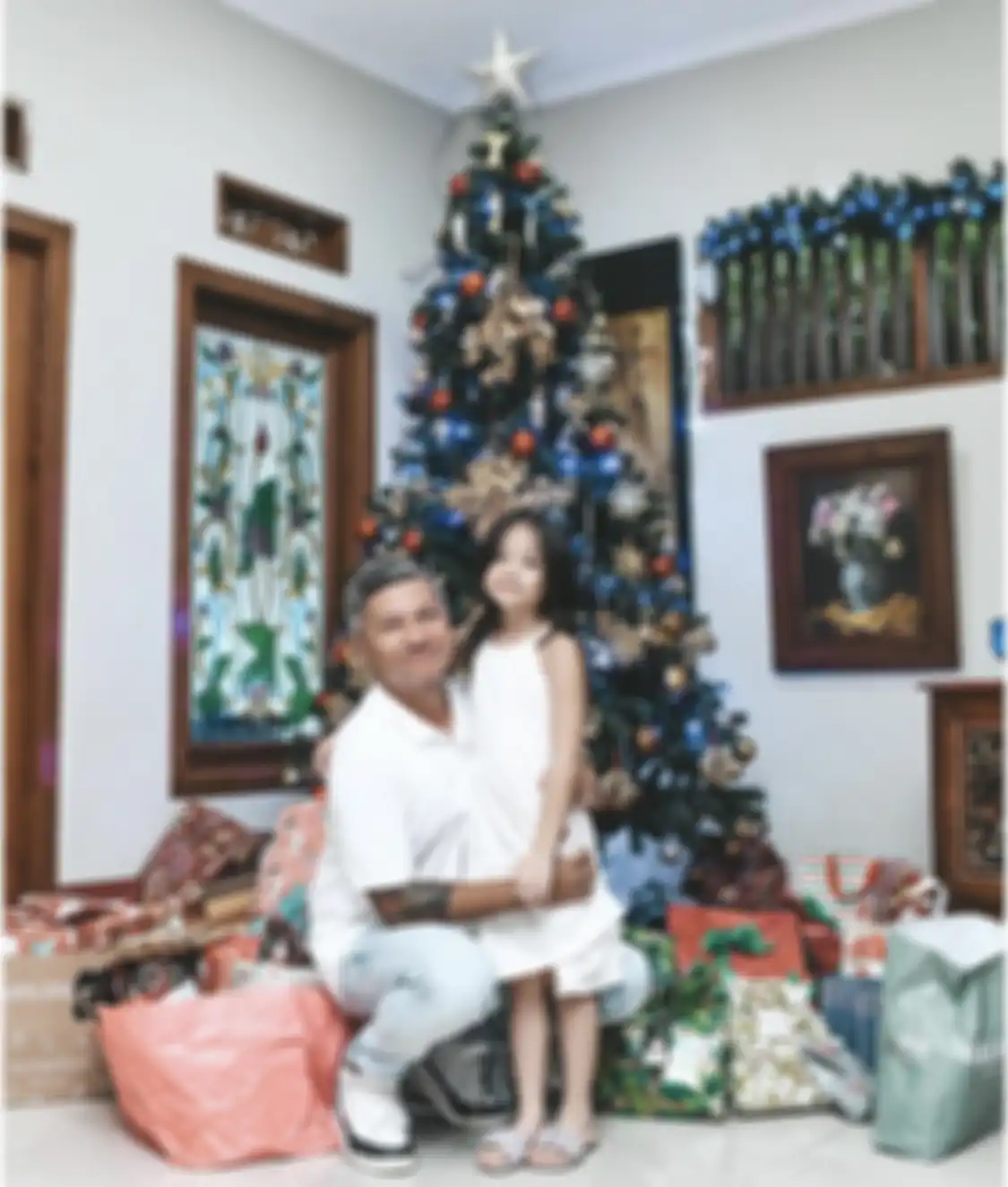 Foto Gisella Anastasia merayakan Natal tahun ini tampak berbeda. Gempi terlihat bahagia ada di keluarga Gading Marten.