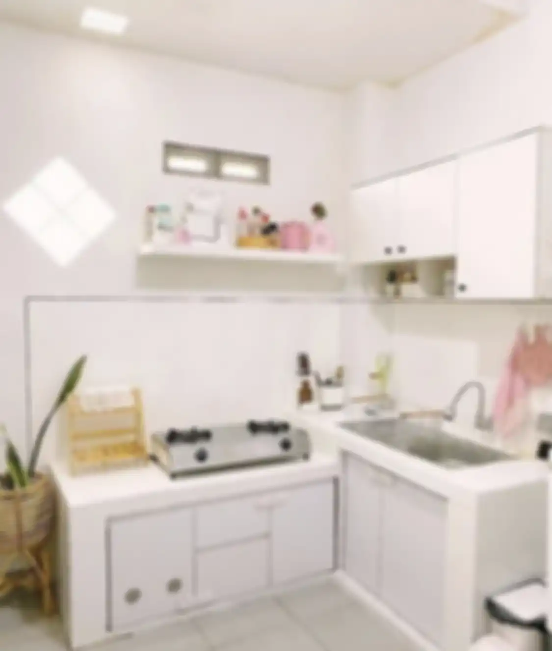 Desain dapur mungil ditata dengan trik berbeda agar tampilannya sedap dipandang. Foto interiornya bikin melongo.