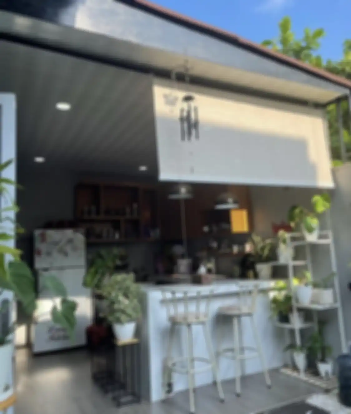 Dengan ide anti mainstream, desain dapur terbuka dibuat dengan gaya tak biasa. Foto hasilnya menjadi rujukan. 