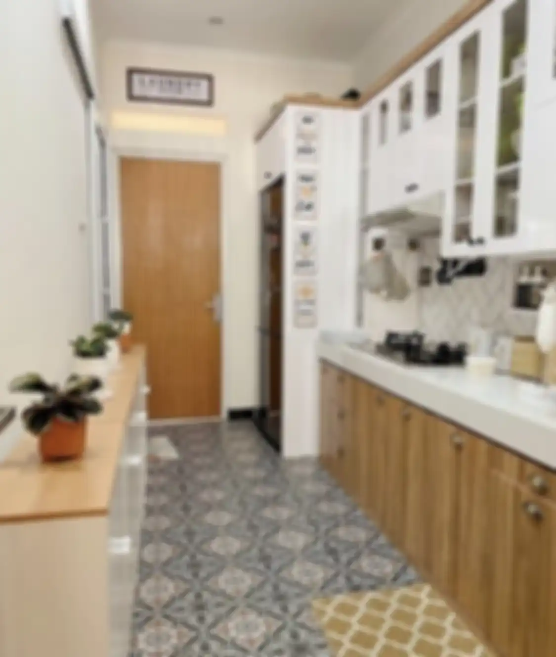 Desain dapur mungil ditata dengan trik berbeda agar tampilannya sedap dipandang. Foto interiornya bikin melongo.