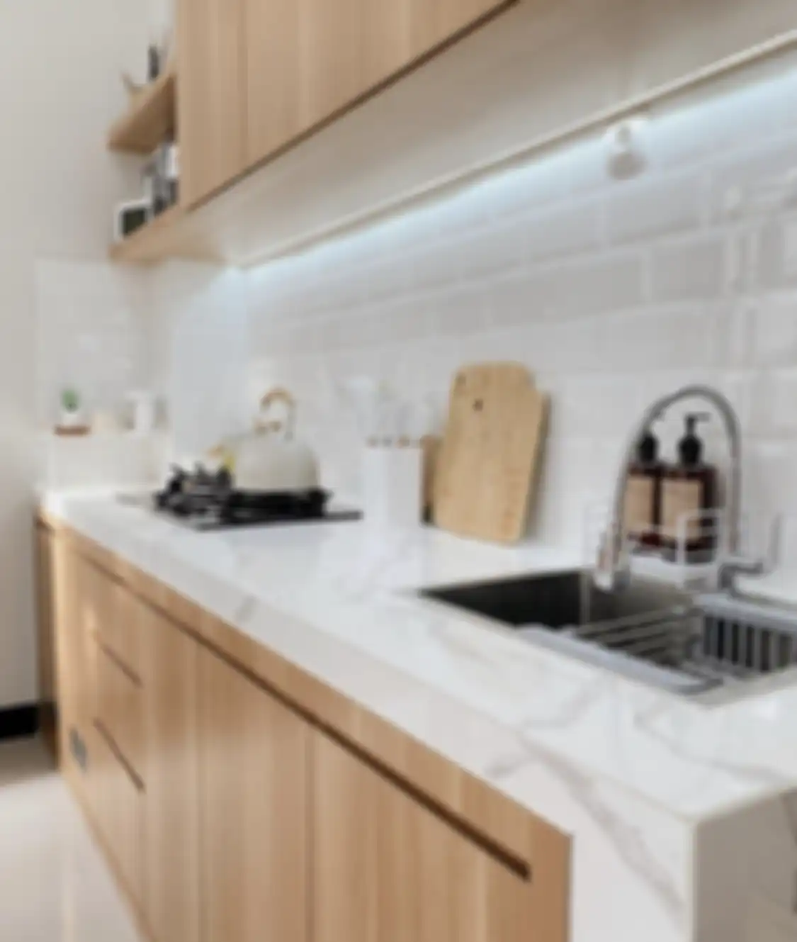 Inilah alasan mengapa ilmu feng shui melarang pemilik rumah minimalis meniru 6 foto desain dapur model begini.