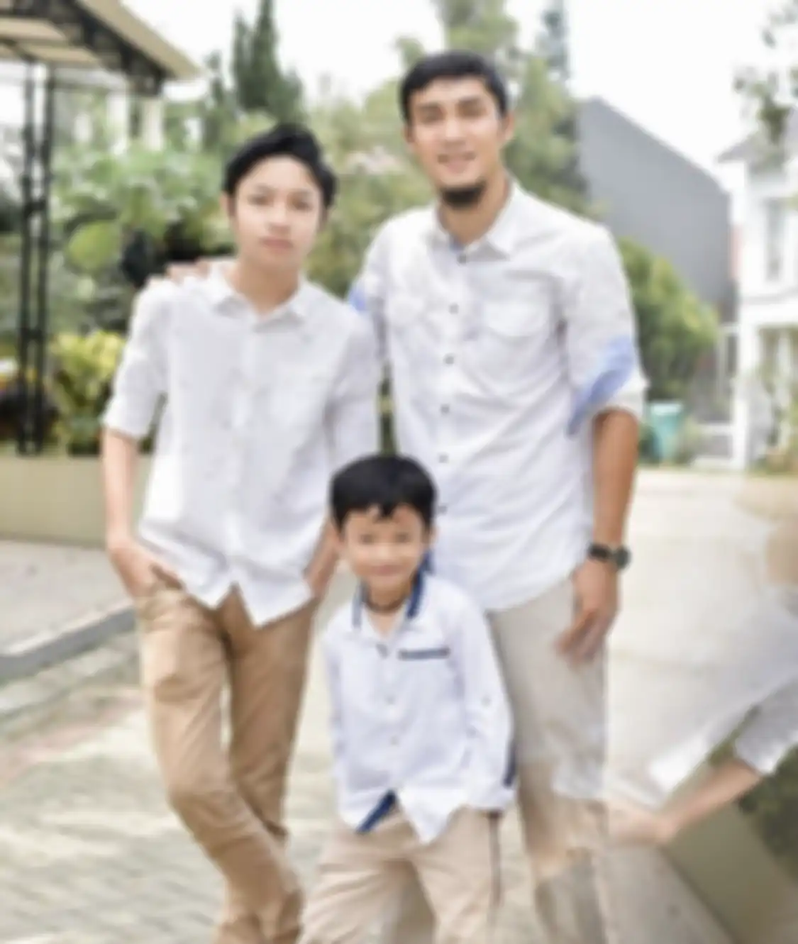 Gunawan Dwi Cahyo suami Okie Agustina mengungkapkan isi hati lewat foto bareng anak tirinya, Kiesha Alavro. 