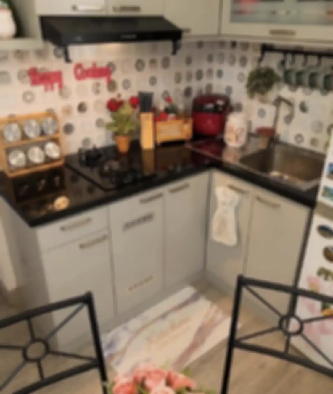 Ini desain dapur sempit nan nyaman yang cocok  buat diaplikasikan di rumah subsidi. 7 foto inspirasinya bikin jatuh hati. 