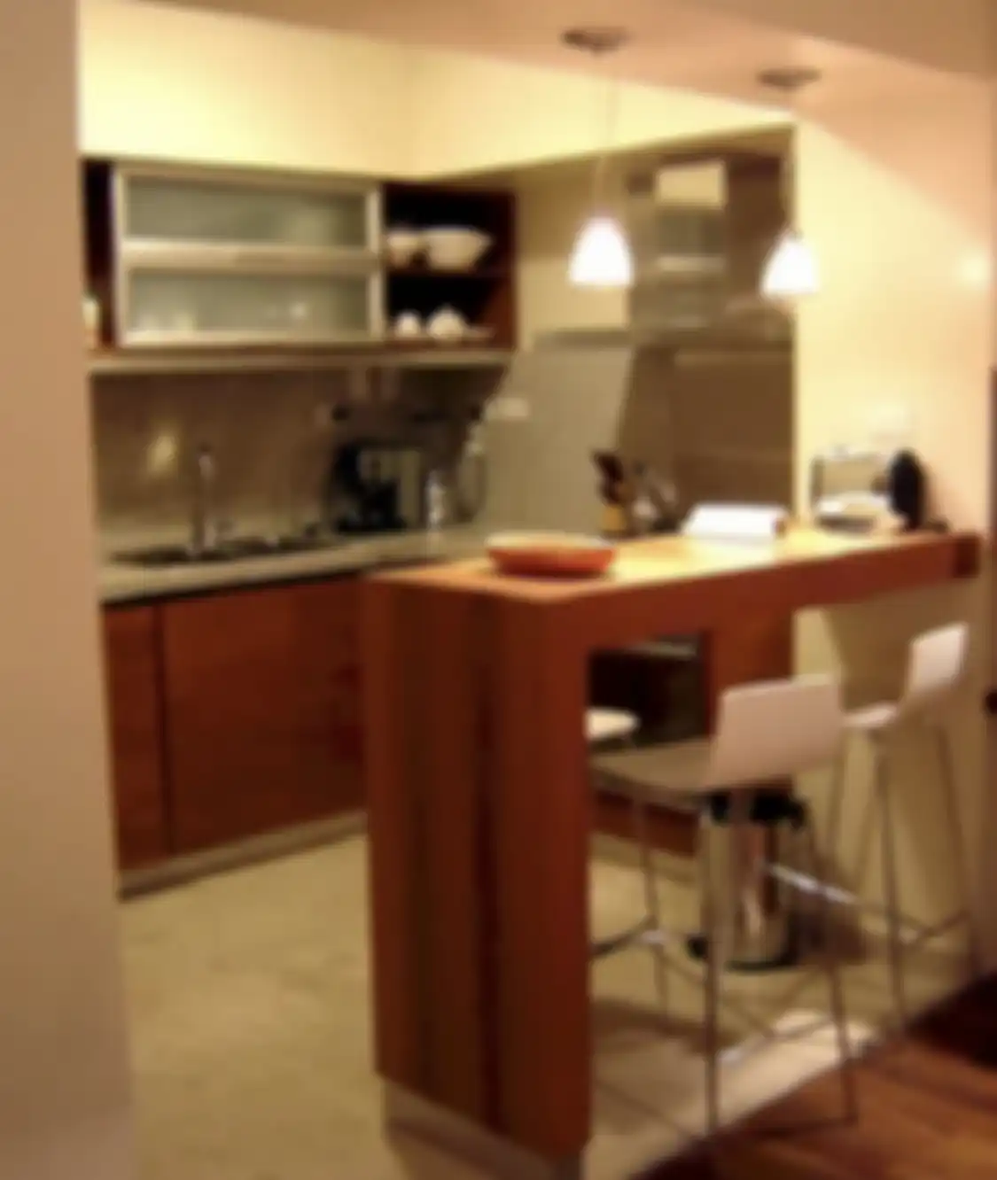 Desain dapur kecil mini bar banjir pujian karena mengubah wajah rumah mungil. Kuncinya kitchen set. Ini 8 foto hasilnya. 