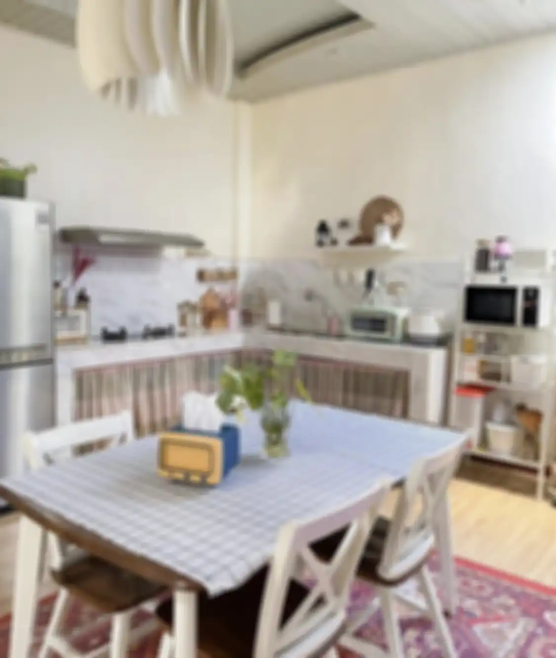 Pemilik rumah minimalis naksir foto interior desain dapur modern? Inilah trik dekorasi yang bikin tampilannya jadi makin mewah.
