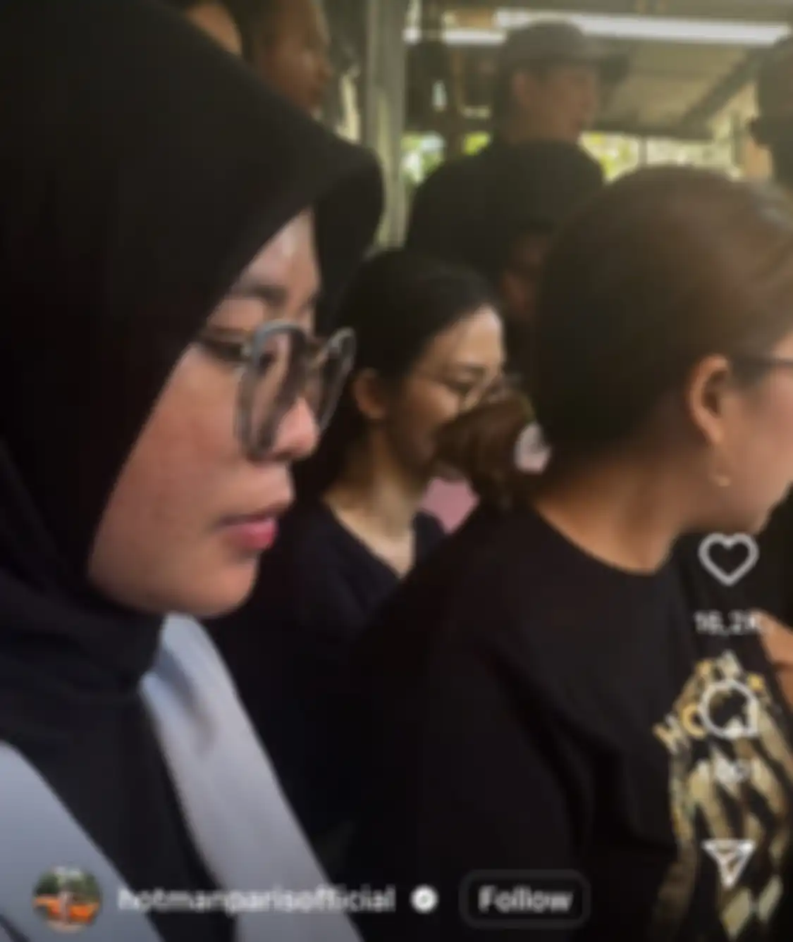 Foto Norma Risma terlihat berbeda saat berkonsultasi dengan pengacara Rp 30 mikiar di Kopi Jony.