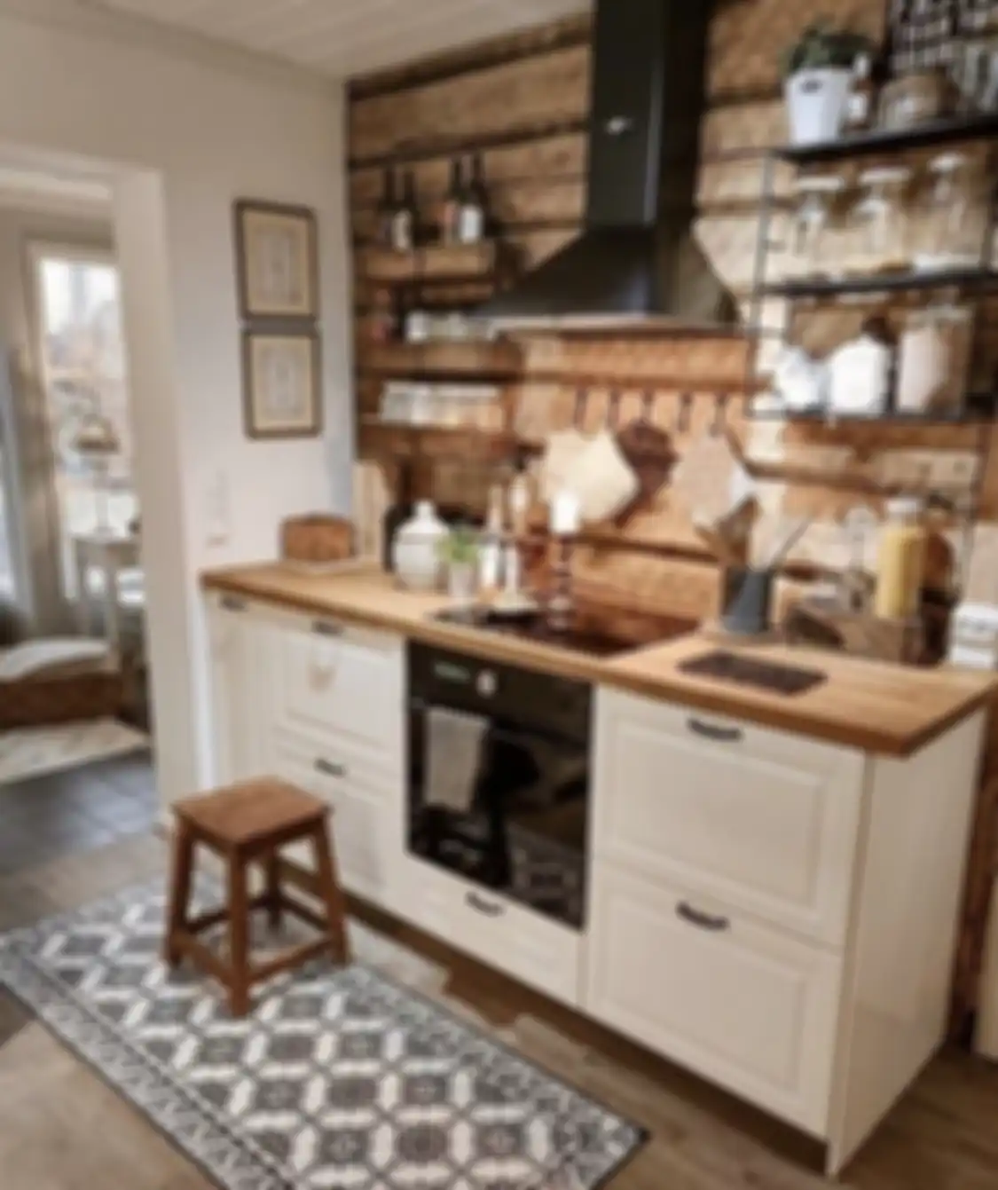 Ternyata begini alasan desain dapur jadul dipasangi elemen bermotif tak biasa. Agar foto interiornya makin terlihat aesthetic.
