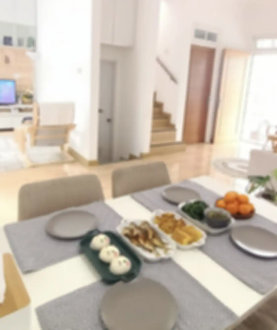 Desain ruang makan yang diberi sentuhan unik bikin penghuni rumah minimalis senyum-senyum. Foto interiornya jadi referensi.