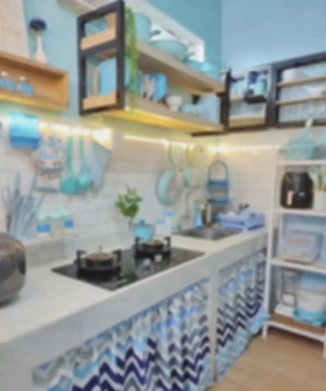 Tampilan yang tampak mewah menjadi keunggulan desain dapur sederhana di rumah minimalis. Intip yuk foto interiornya.