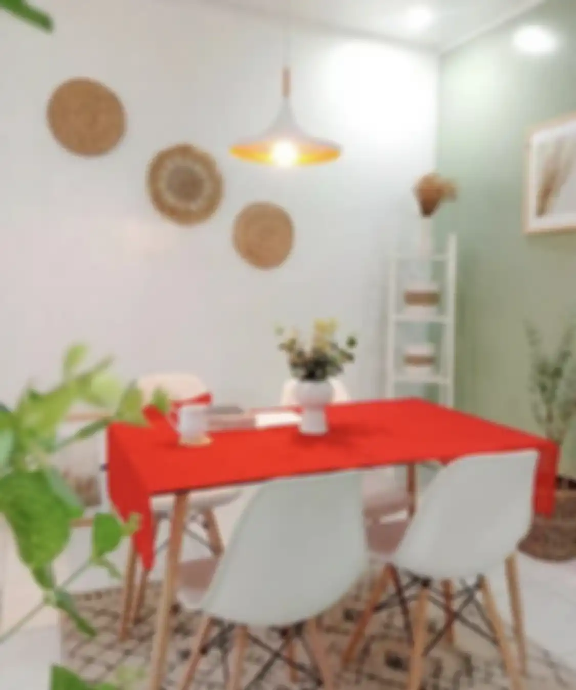 Desain ruang makan yang diberi sentuhan unik bikin penghuni rumah minimalis senyum-senyum. Foto interiornya jadi referensi.