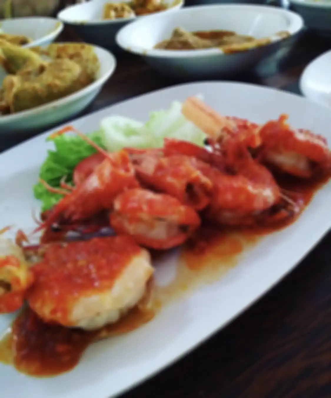 Saat kita diserang lapar malam-malam, yuk kita singgahi 8 tempat wisata kuliner di Padang. Cita rasa berbalut foto aesthetic.