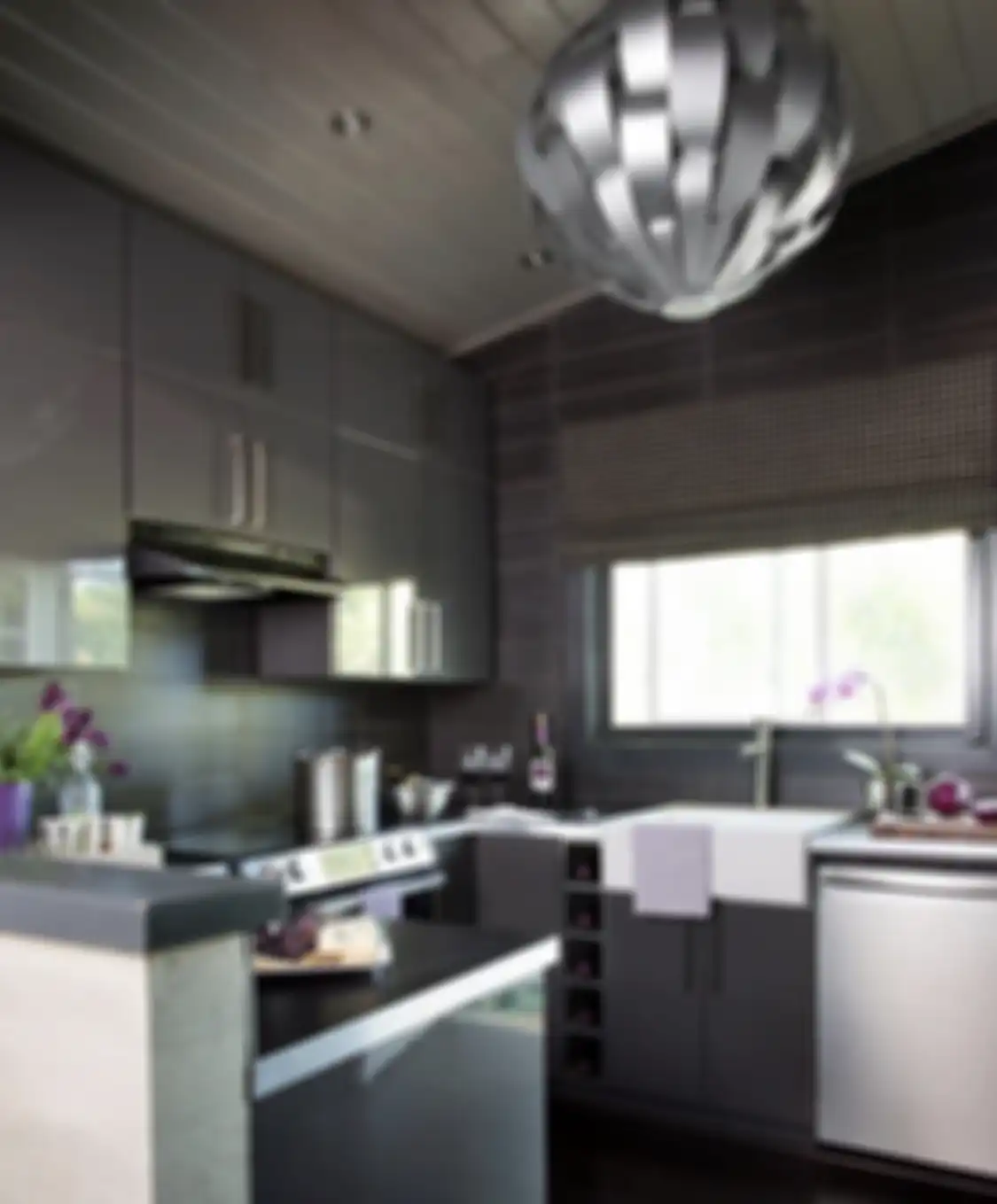 Desain dapur mungil sengaja mengadopsi gaya begini hingga foto hasilnya dicontek. Cocok buat interior rumah minimalis.