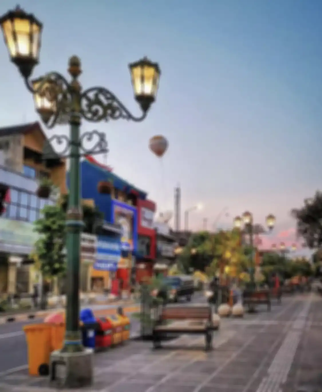Jika mencari hotel yang dekat tempat wisata hits di Jogja bisa cek rekomendasi di artikel ini. Lengkap dengan foto aesthetic.