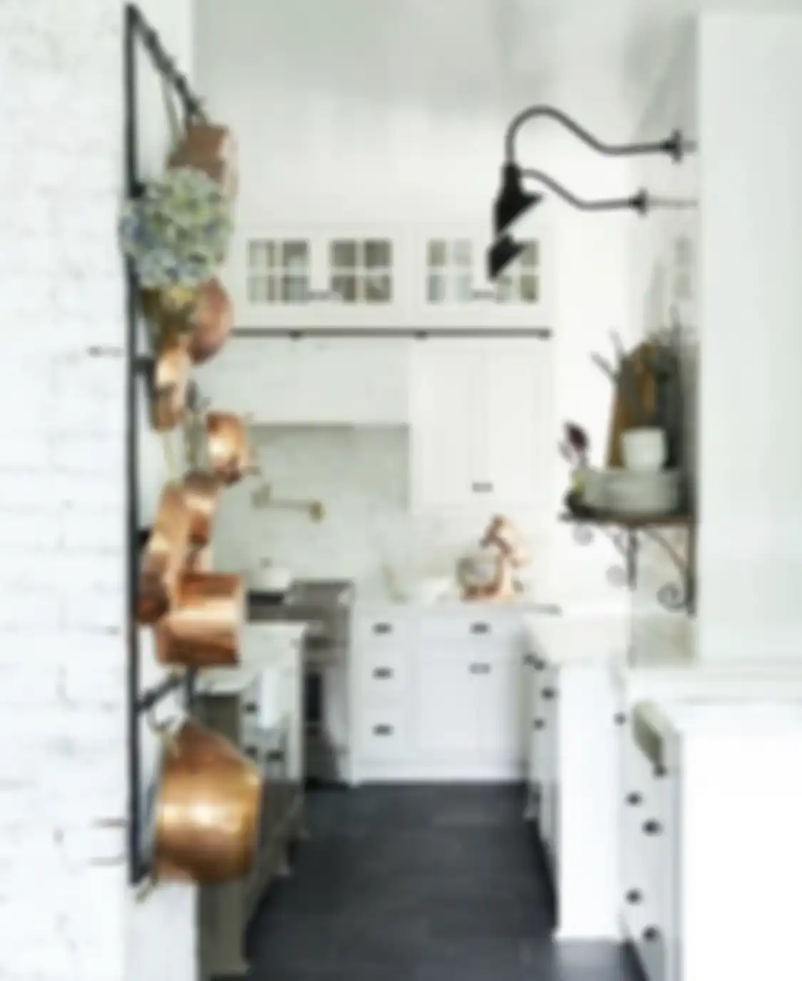 Cuma menambah barang hiasan murah ini desain dapur sederhana bikin Ibu RT takjub. Jadi tampak mewah! Intip 10 foto hasilnya yuk.