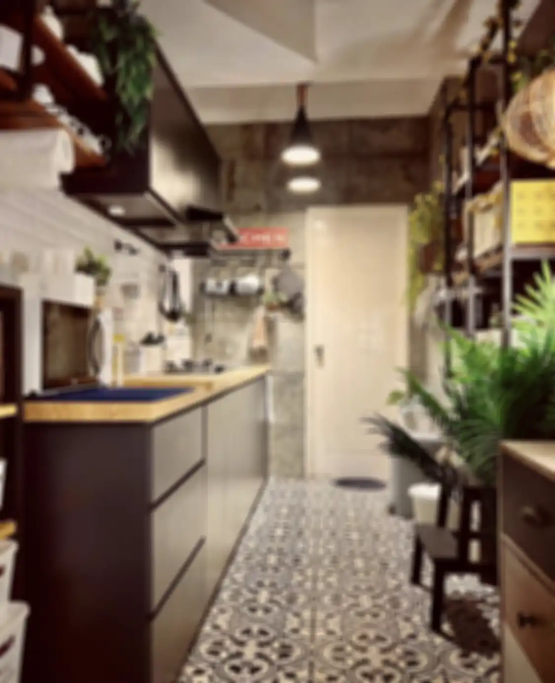Sengaja mengubah desain dapur sederhana dengan gaya begini, pemilik foto area masak sempit menjadi idola di Instagram.