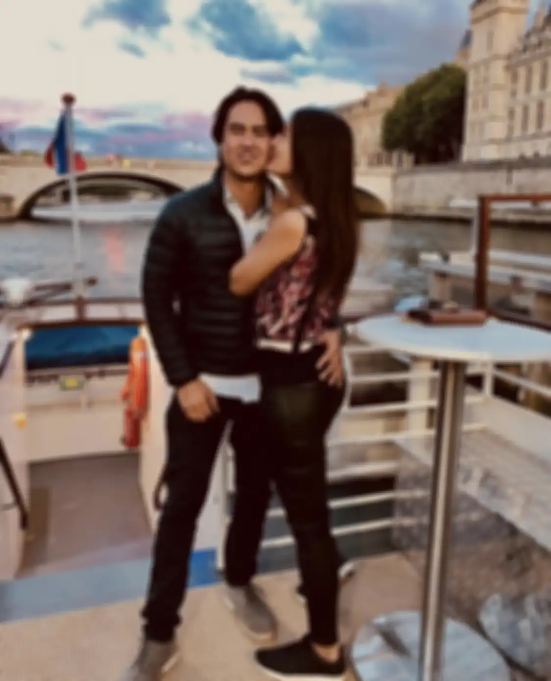 Maria Selena yang pernah diisukan pacaran dengan Rino Soedarjo ungkap alasan dirinya belum juga menikah. Foto wajahnya bikin heboh.