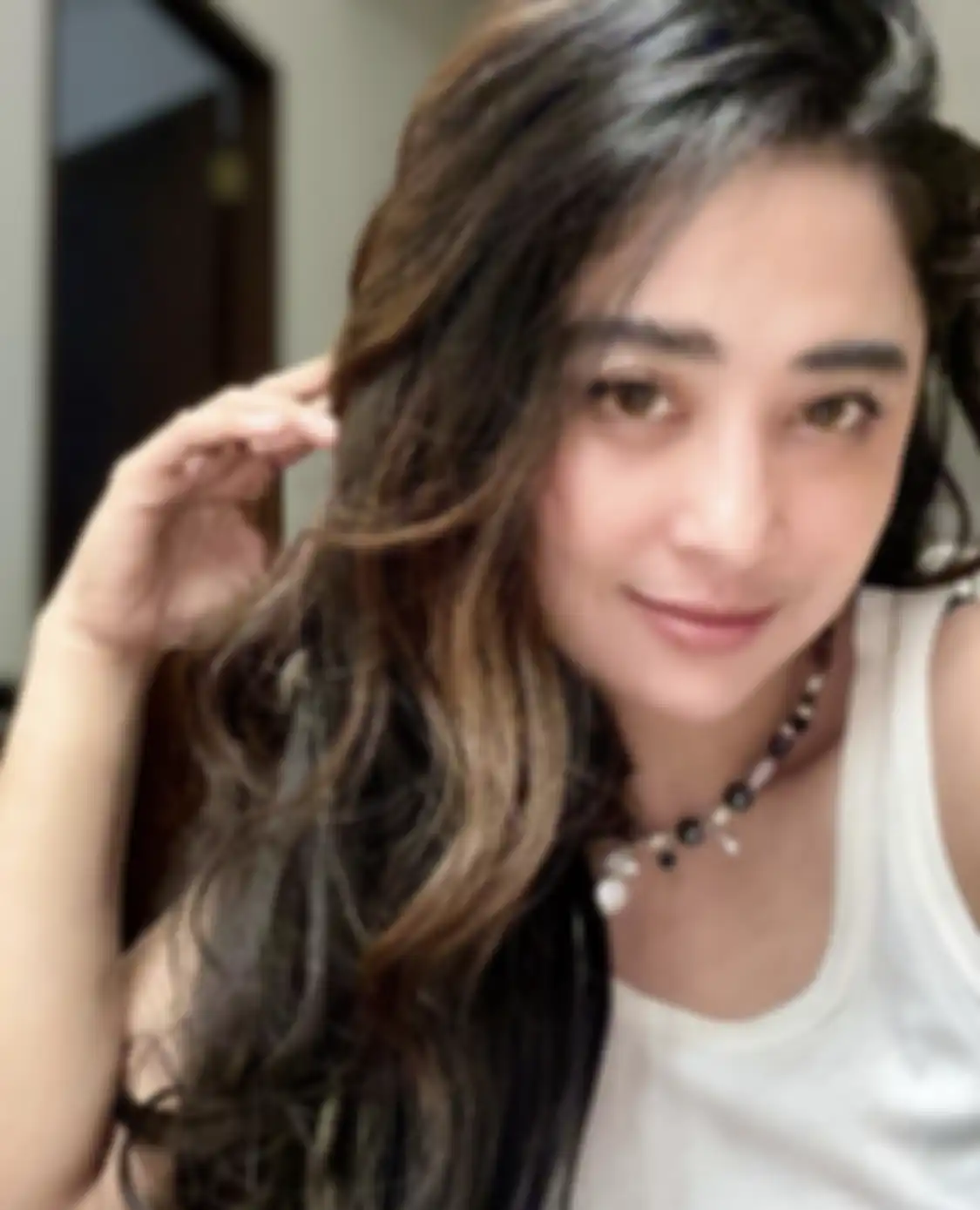 Ini foto tampang ibu-ibu fans Leslar penghina Dewi Perssik yang nangis kejer di kantor polisi. Gagah berani bilang sang biduan mandul.