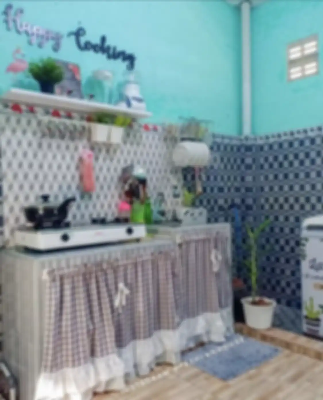 Gorden kain penutup jadi rahasia desain dapur minimalis agar sedap dipandang. Lihat 7 foto estetiknya yang memberi bukti. 
