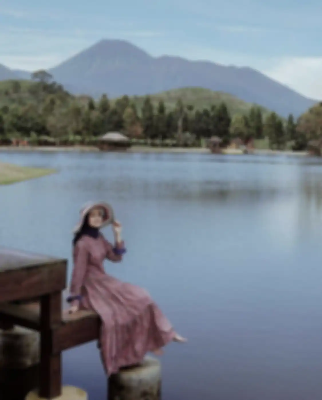 5 foto cantik tempat wisata alam di Bogor yang cocok buat trekking santai bareng pasangan atau keluarga.