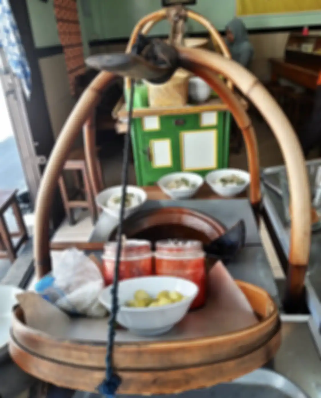 Inilah rekomendasi 5 tempat wisata kuliner di Solo yang dijamin cocok buat sarapan enak. Lihat yuk foto rekomendasinya.