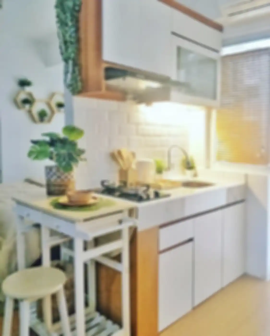 Desain dapur apartemen kecil ini bukan sekadar mengubah tampilan area masak jadi kian estetik. Intip 6 foto inspirasinya yuk.