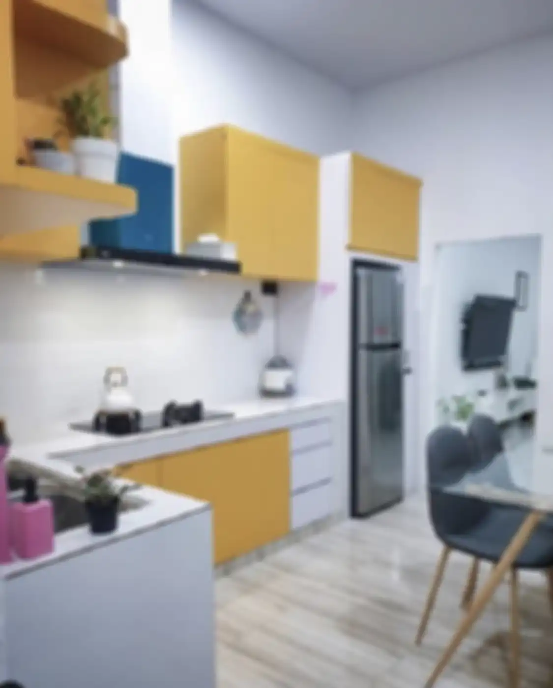 Tampilan yang tampak mewah menjadi keunggulan desain dapur sederhana di rumah minimalis. Intip yuk foto interiornya.