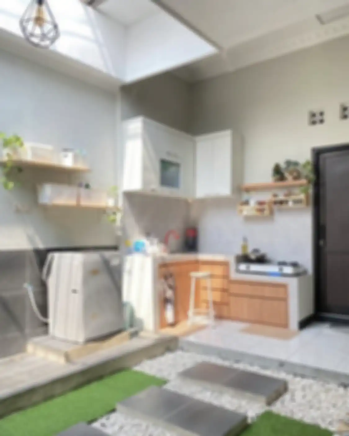 Desain dapur luar rumah nan simpel memikat hati Ibu-ibu pecinta hunian minimalis. Selalu bikin betah. Lihat saja 7 foto inspirasinya. 