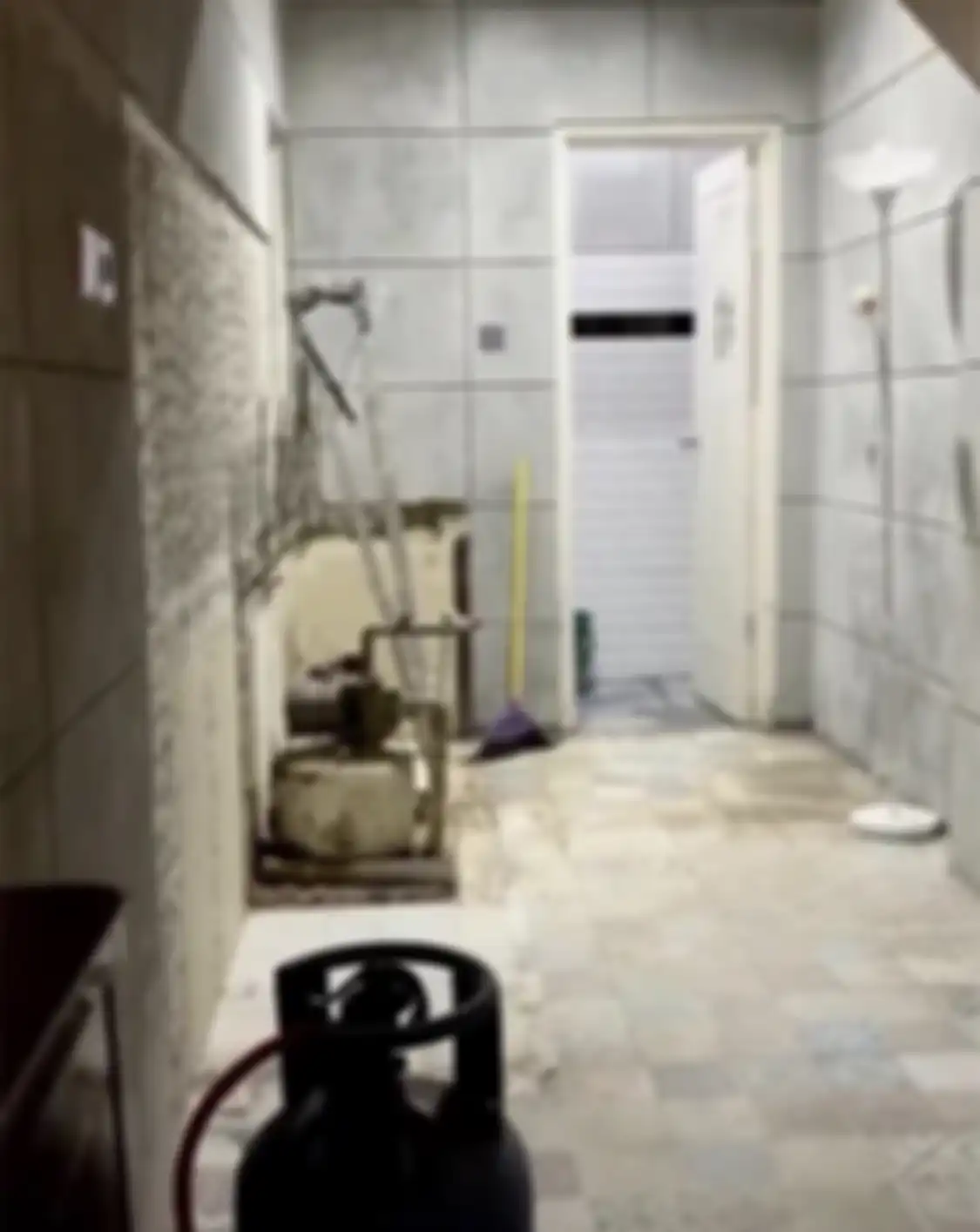 Sengaja mengubah desain dapur sederhana dengan gaya begini, pemilik foto area masak sempit menjadi idola di Instagram.