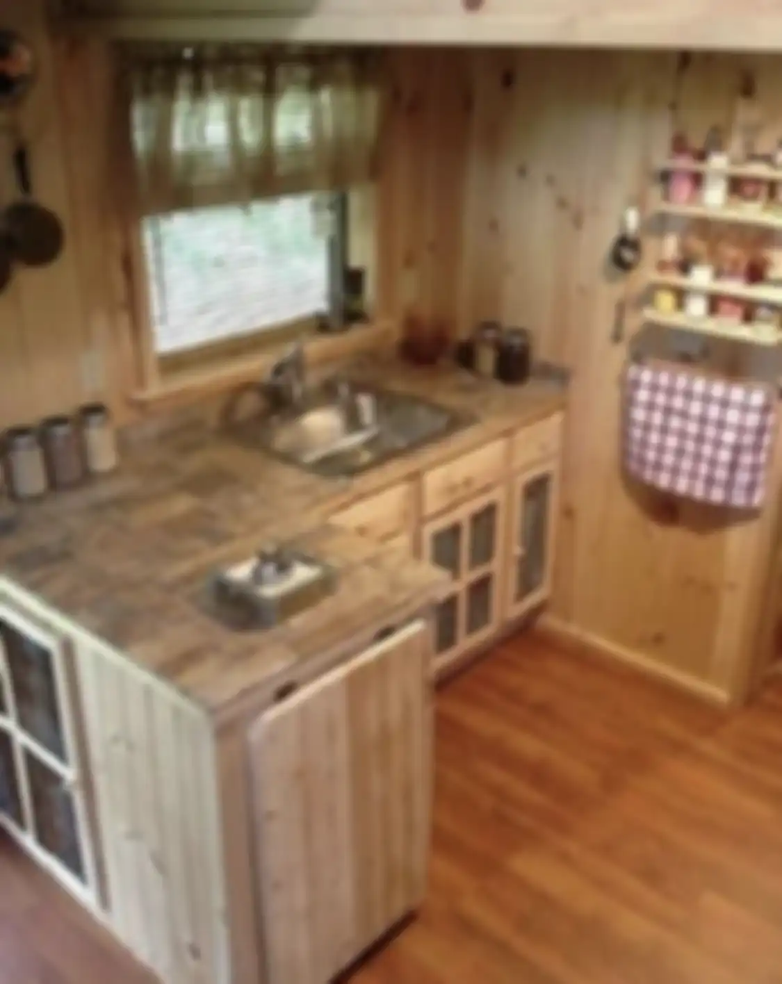 Desain dapur sederhana di kampung benar-benar mencuri perhatian. Pemilik rumah minimalis sampai melongo melihat 7 foto inspirasinya.