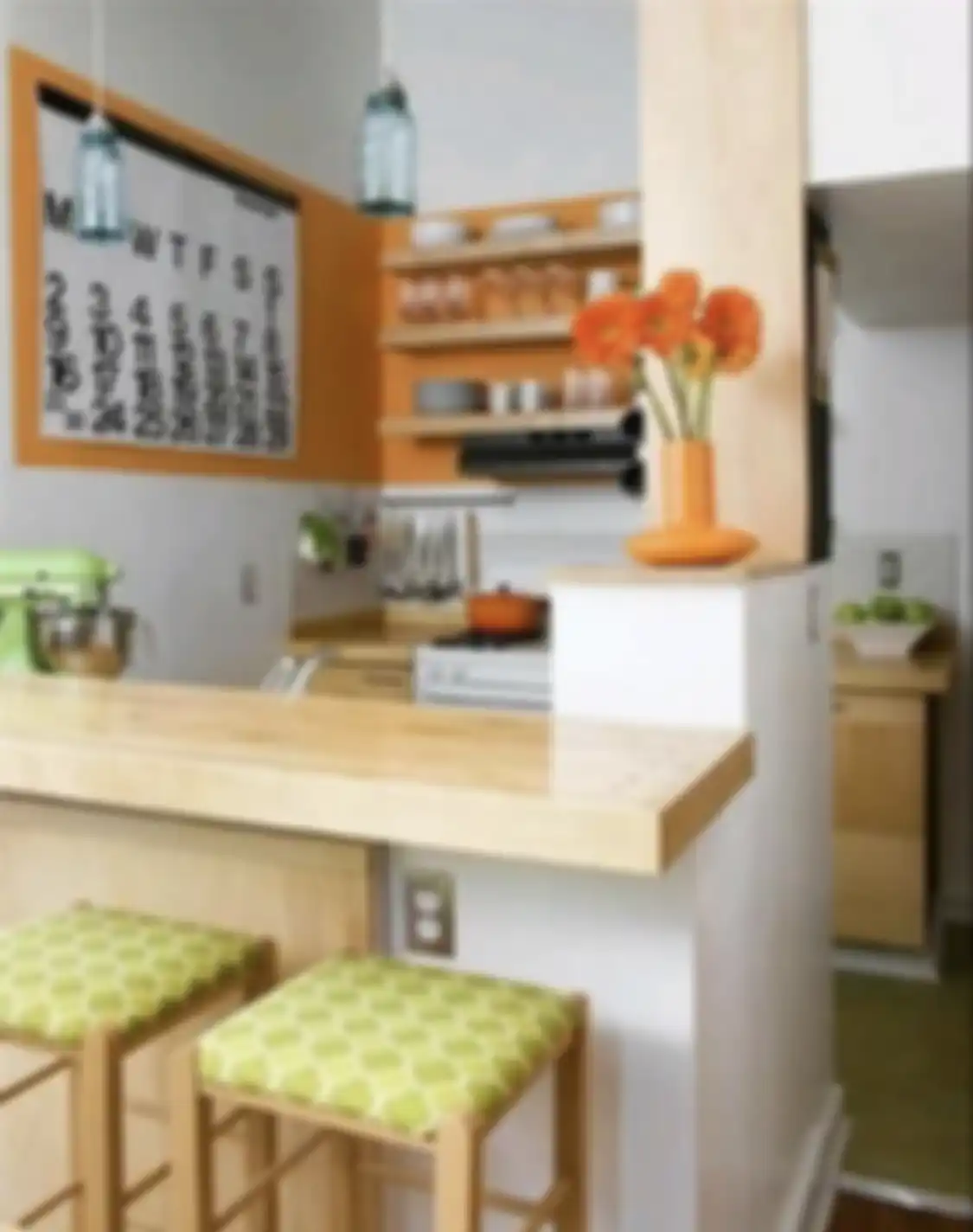 Desain dapur kecil mini bar banjir pujian karena mengubah wajah rumah mungil. Kuncinya kitchen set. Ini 8 foto hasilnya. 