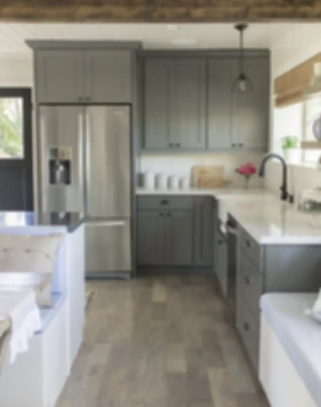 Desain dapur mungil sengaja mengadopsi gaya begini hingga foto hasilnya dicontek. Cocok buat interior rumah minimalis.