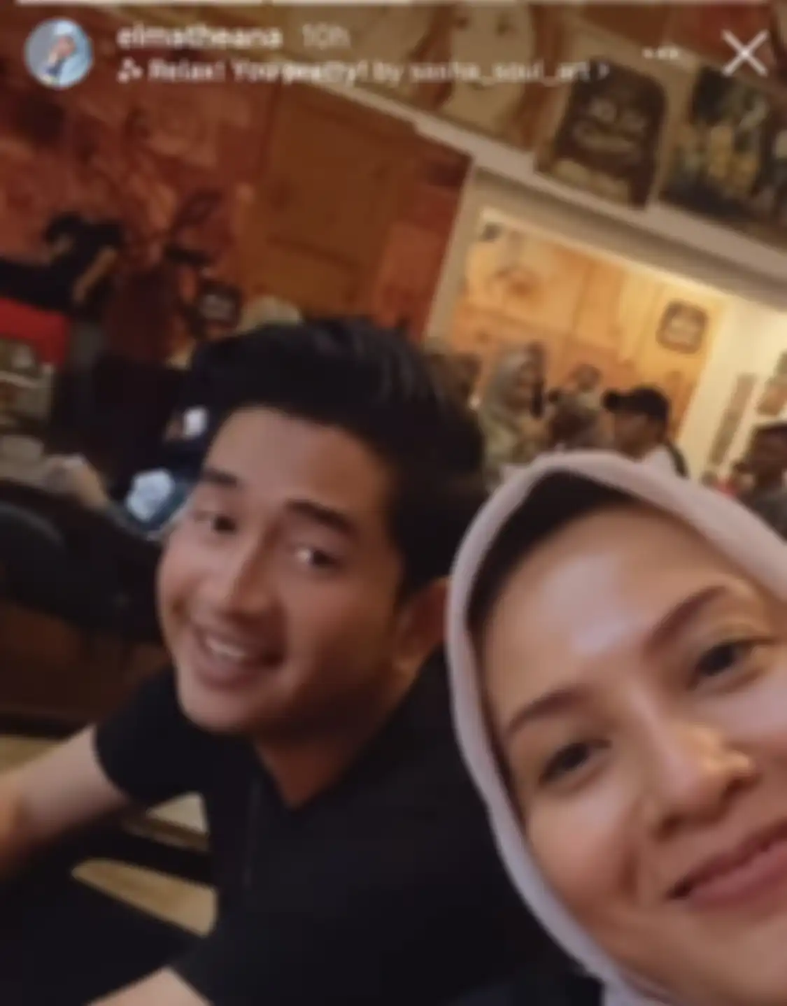 Elma Theana meradang mendapatkan keputusan sepihak dari Ferry Irawan. Sahabat Venna Melinda memilih pamer foto bareng Zikri Daulay.