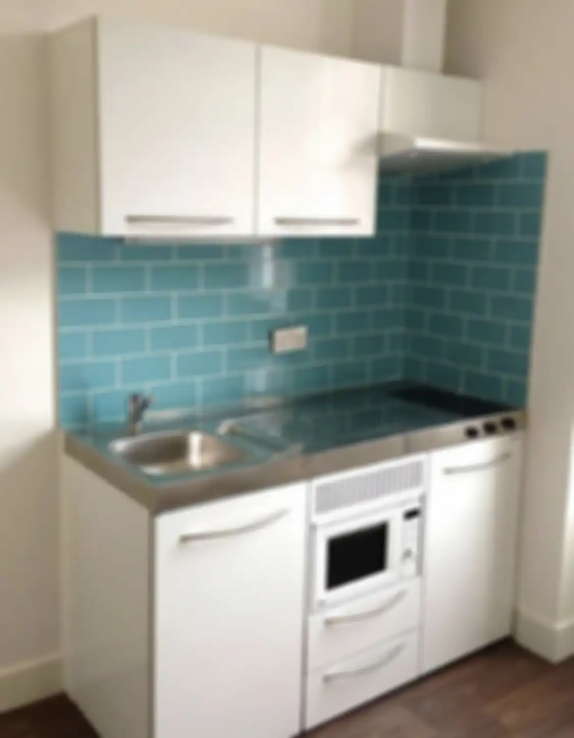 Begini trik desain dapur kotor dengan penampilan yang terlihat aesthetic. Rahasia foto interior rumah minimalis terbongkar.