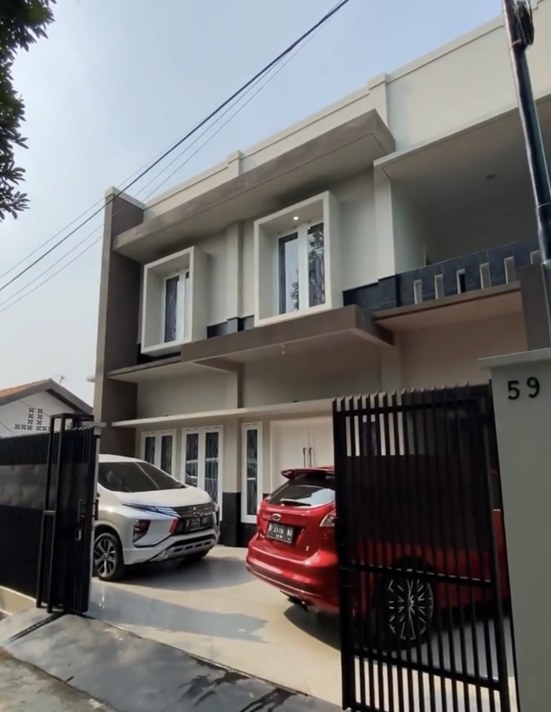 Dapur Kiky Saputri banjir rezeki karena memilih desain begini. Pantas sampai bikin Ibu-ibu iri. Intip yuk foto cantiknya.
