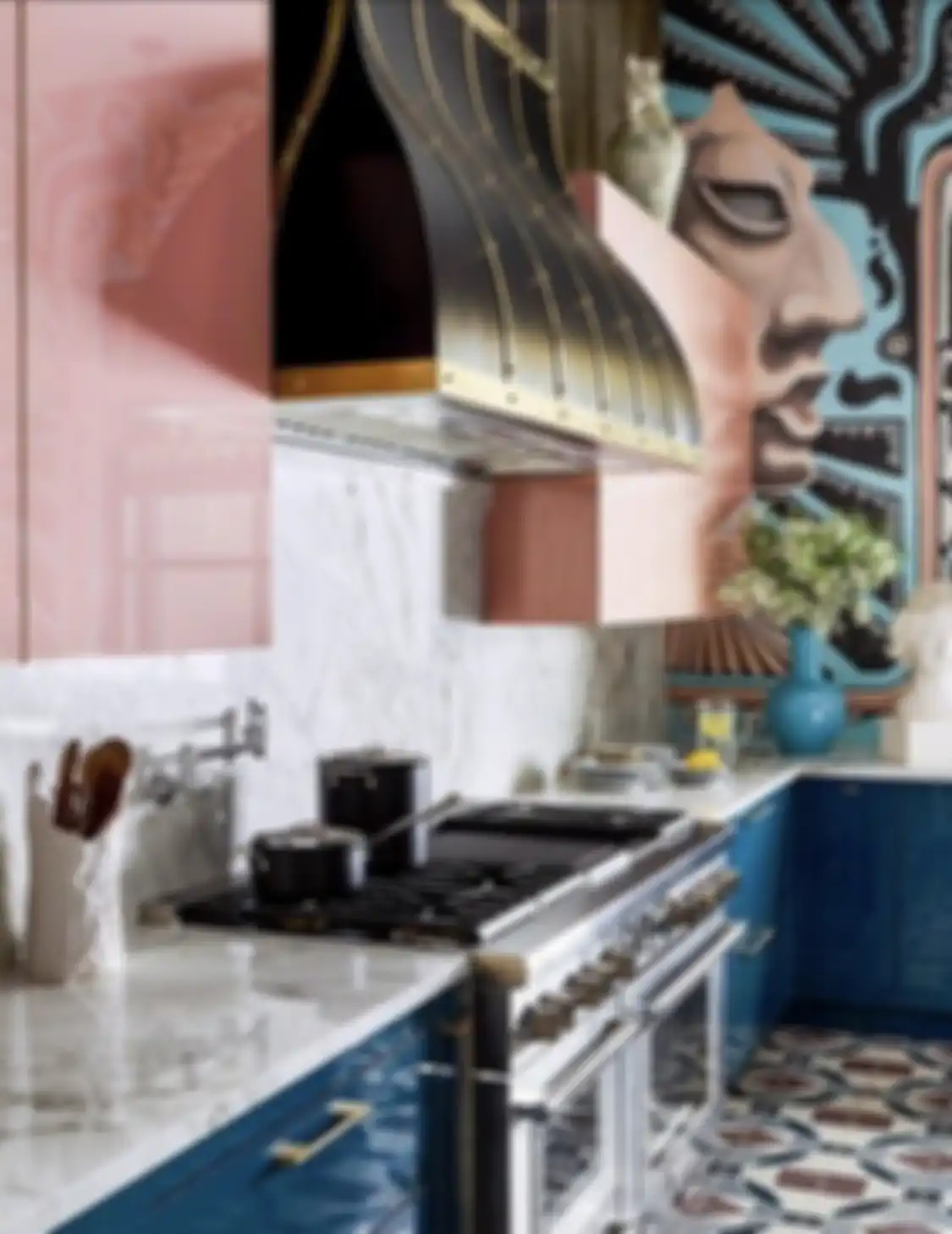 Cuma menambah barang hiasan murah ini desain dapur sederhana bikin Ibu RT takjub. Jadi tampak mewah! Intip 10 foto hasilnya yuk.