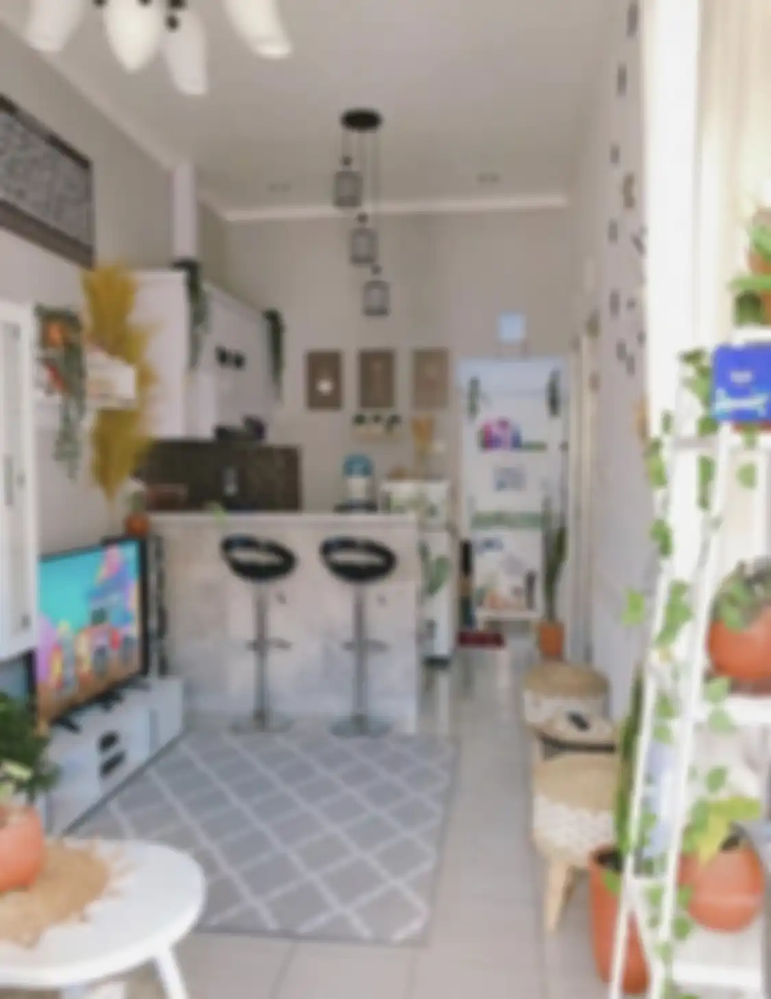 Wajah pemilik rumah mungil semakin berseri-seri gara-gara meniru desain plafon dapur modern ini. 8 foto inspirasinya jadi dibahas.