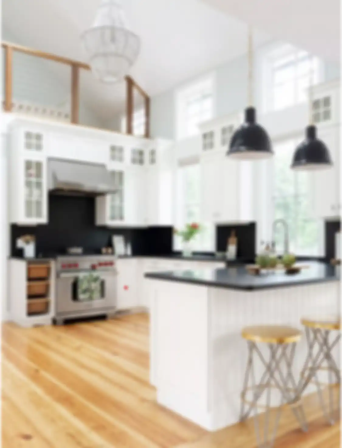 Desain dapur bersih terlihat cantik karena dipasangi lampu gantung model ini. Foto hasilnya jadi rujukan. 