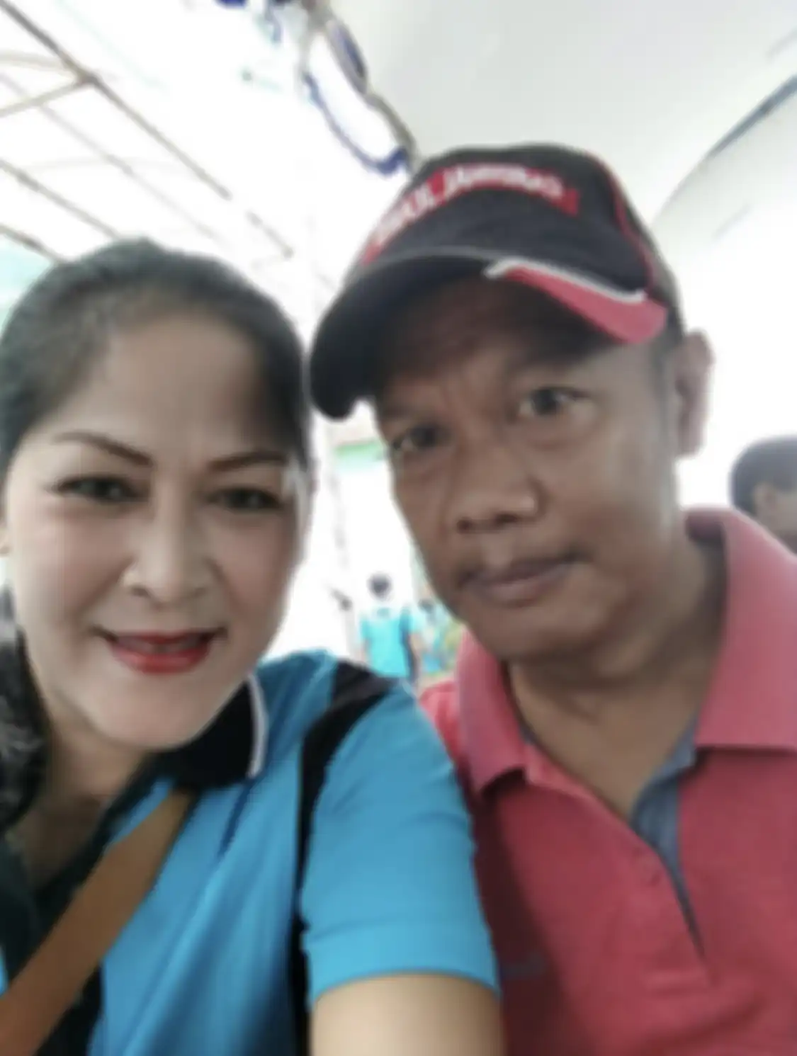 Yosef Hidayah bersama istri mudanya, Zasmin Hidayah. Foto istri muda Yosef Hidayah yang memamerkan motor NMAX disorot netizen. 