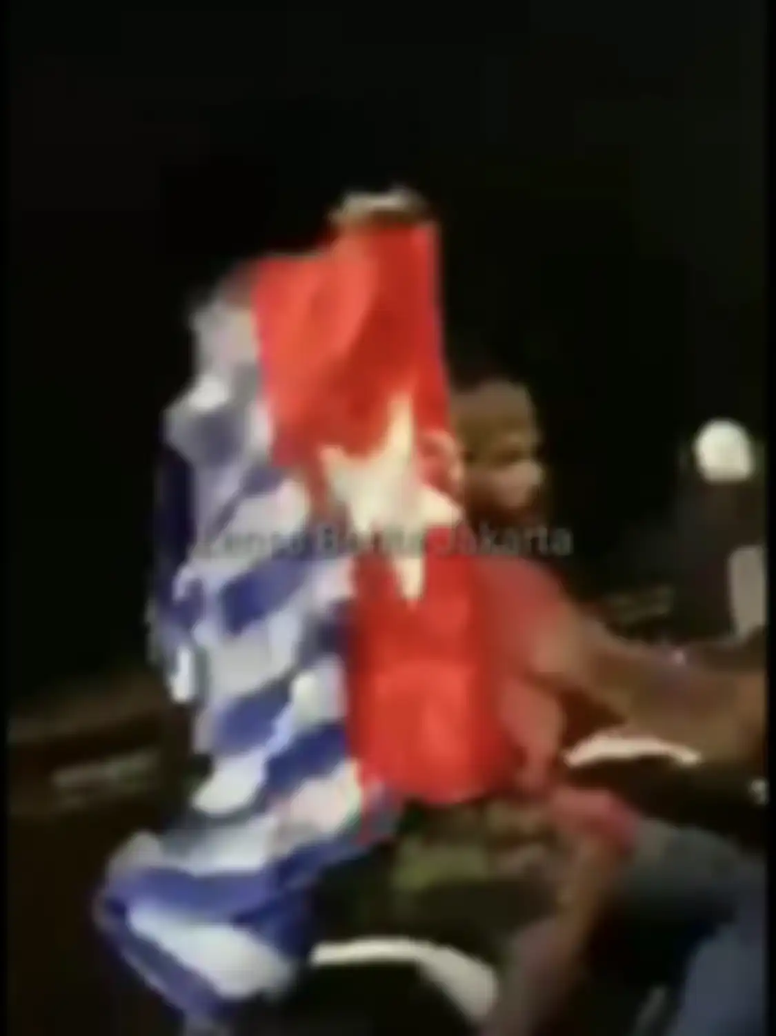Setelah anggota polisi yang menolak laporan korban perampokan disanksi, Kapolres Jaktim memburu foto tampang pengibar bendera Bintang Kejora.