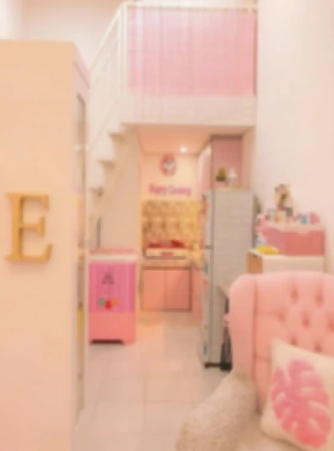 Desain dapur kecil cantik sengaja dirancang buat lorong sempit. Akal-akalan pemilik rumah mungil. 9 foto hasilnya bikin syok.