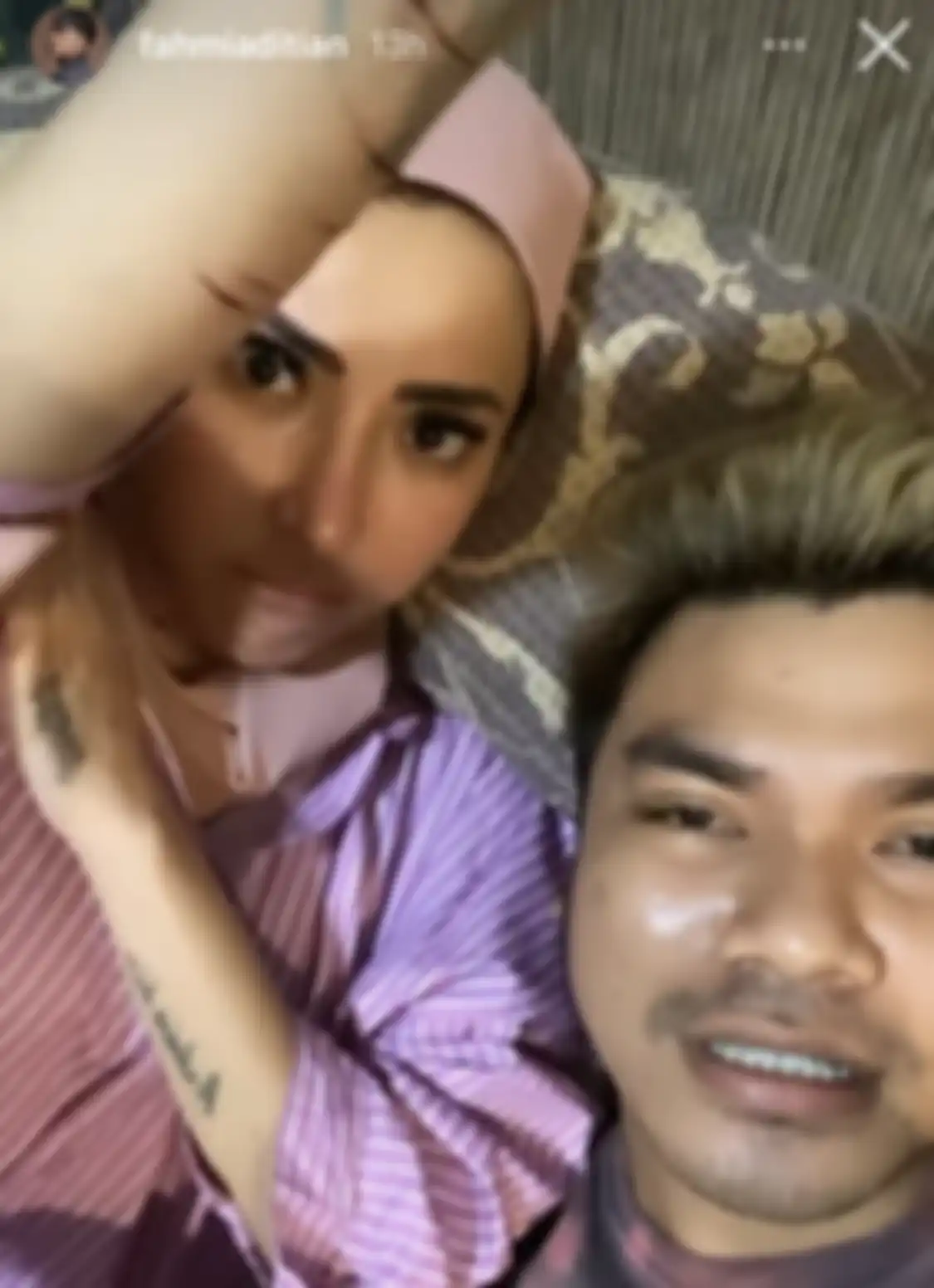Ayu Aulia sudah kembali ke apartemennya. Dia menunjukkan luka sayatan di tangannya. Ayu juga meminta maaf kepada sosok ini. 