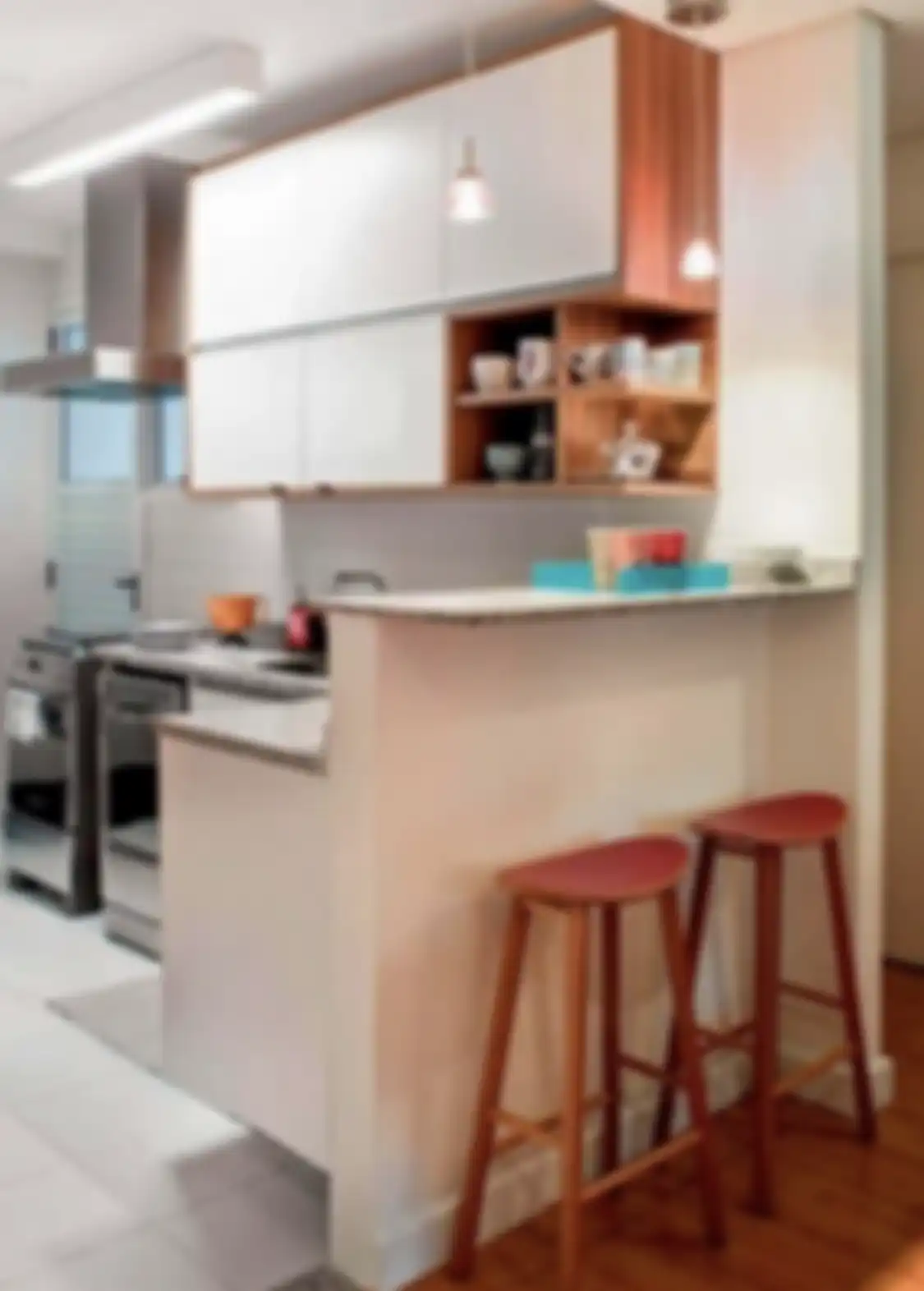 Desain dapur kecil mini bar banjir pujian karena mengubah wajah rumah mungil. Kuncinya kitchen set. Ini 8 foto hasilnya. 