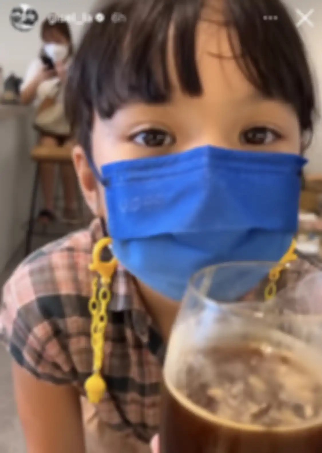 Gempi unjuk gigi di depan mamanya. Dia mampu meracik minuman spesial ini. Padahal, Gempi mewarisi sifat Gading Marten yang bikin Gisel sebal.