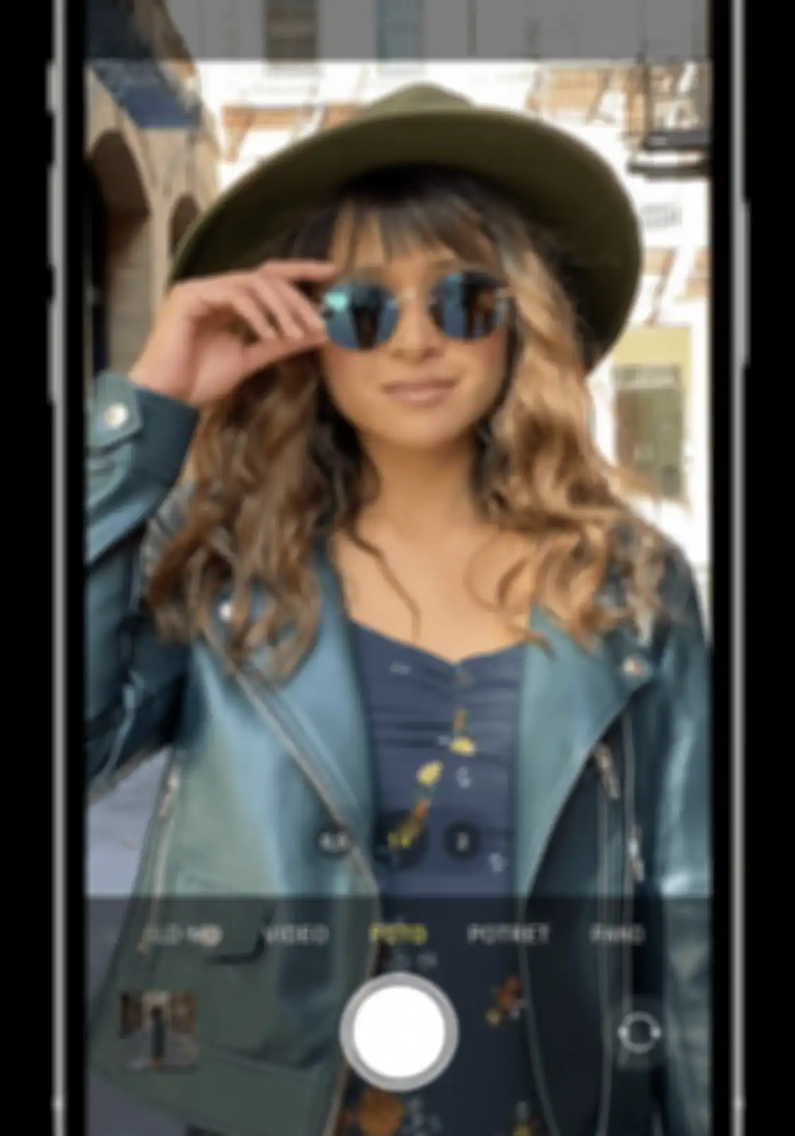 Begini cara foto agar badan kita terlihat lebih tinggi di iPhone dan Android. Ternyata ini rahasianya. 