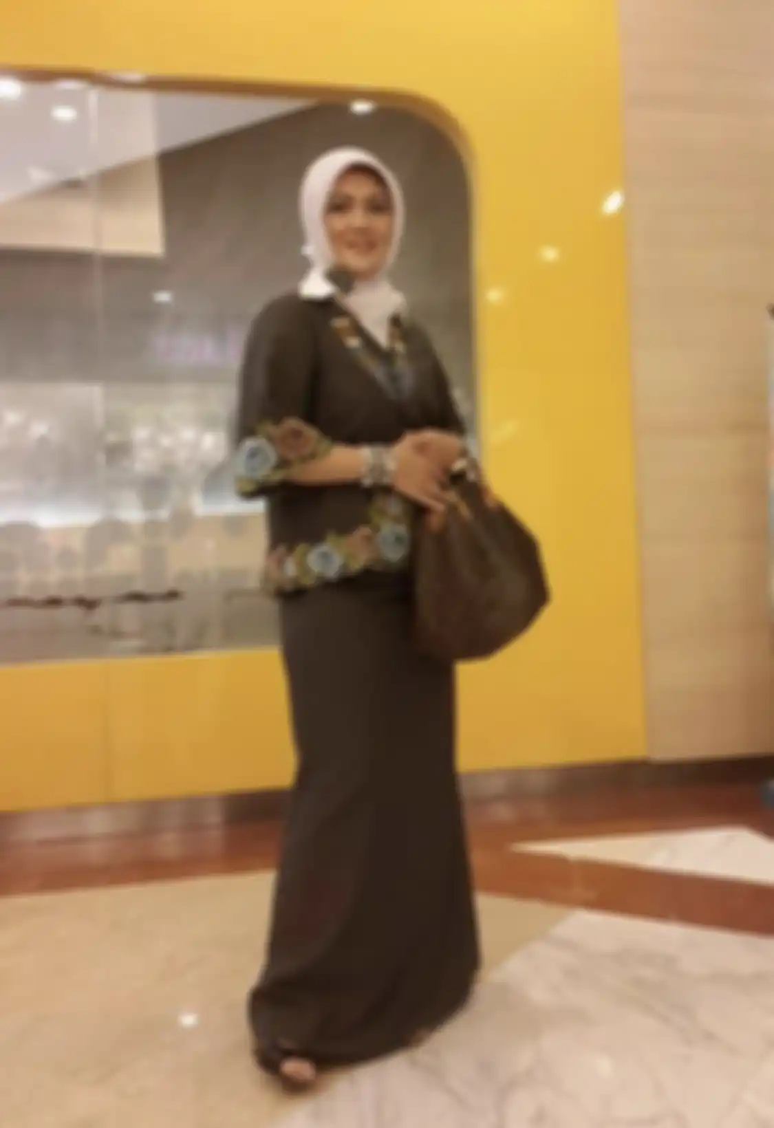Dari foto tampang notaris yang terseret kasus mafia tanah Nirina Zubir ini, kita bisa melihat kegemaran Ina Rosiana.