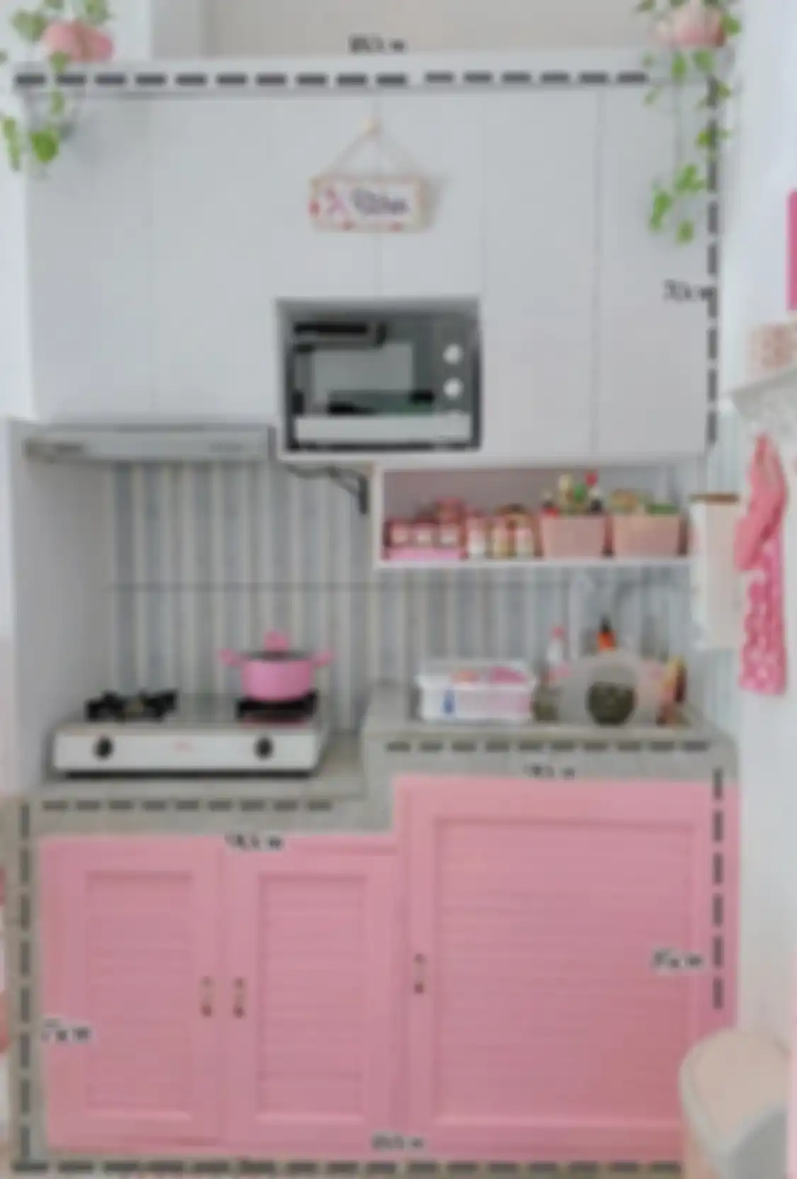 Desain dapur kecil rumah subsidi bikin lahan sempit jadi berkash. Mata Ibu-ibu sampai terbelalak lihat foto aplikasinya seperti begini.