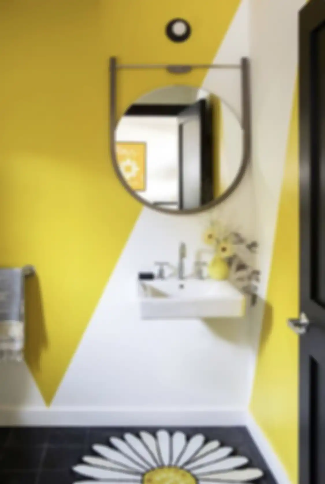 Inilah 7 desain kamar mandi warna kuning yang bikin tetangga auto respons begini. Jauh dari kata norak! Cek foto cantiknya sekarang. 