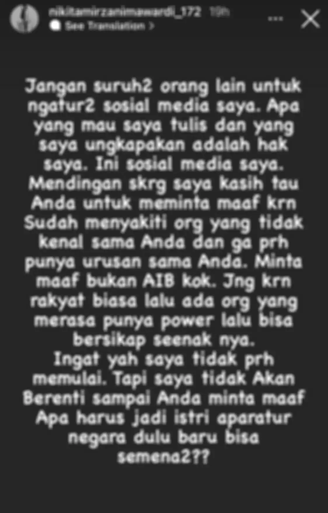 Saat berada di rumah duka Laura Anna, Nikita Mirzani merasa mendapatkan perlakuan tak menyenangkan dari seorang istri jenderal polisi. 